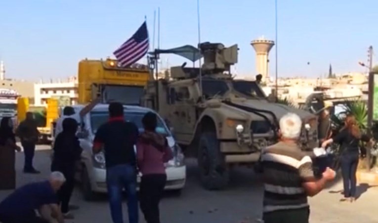 VIDEO Kurdi gađali američke snage pokvarenim povrćem